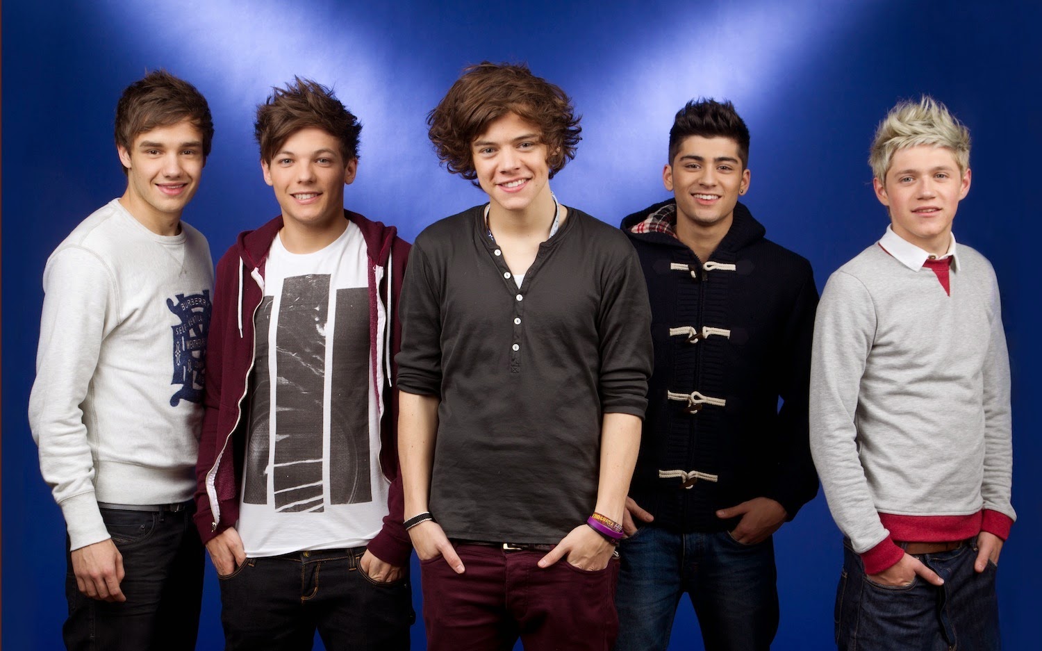 Группы 2010 х. Группа one Direction. Группа one Direction на белом фоне. One Direction Photoshoot 2015. Фото группы one o one.