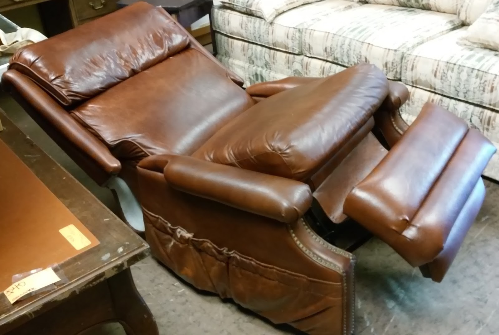UHURU FURNITURE & COLLECTIBLES SOLD Vinyl Recliner 40