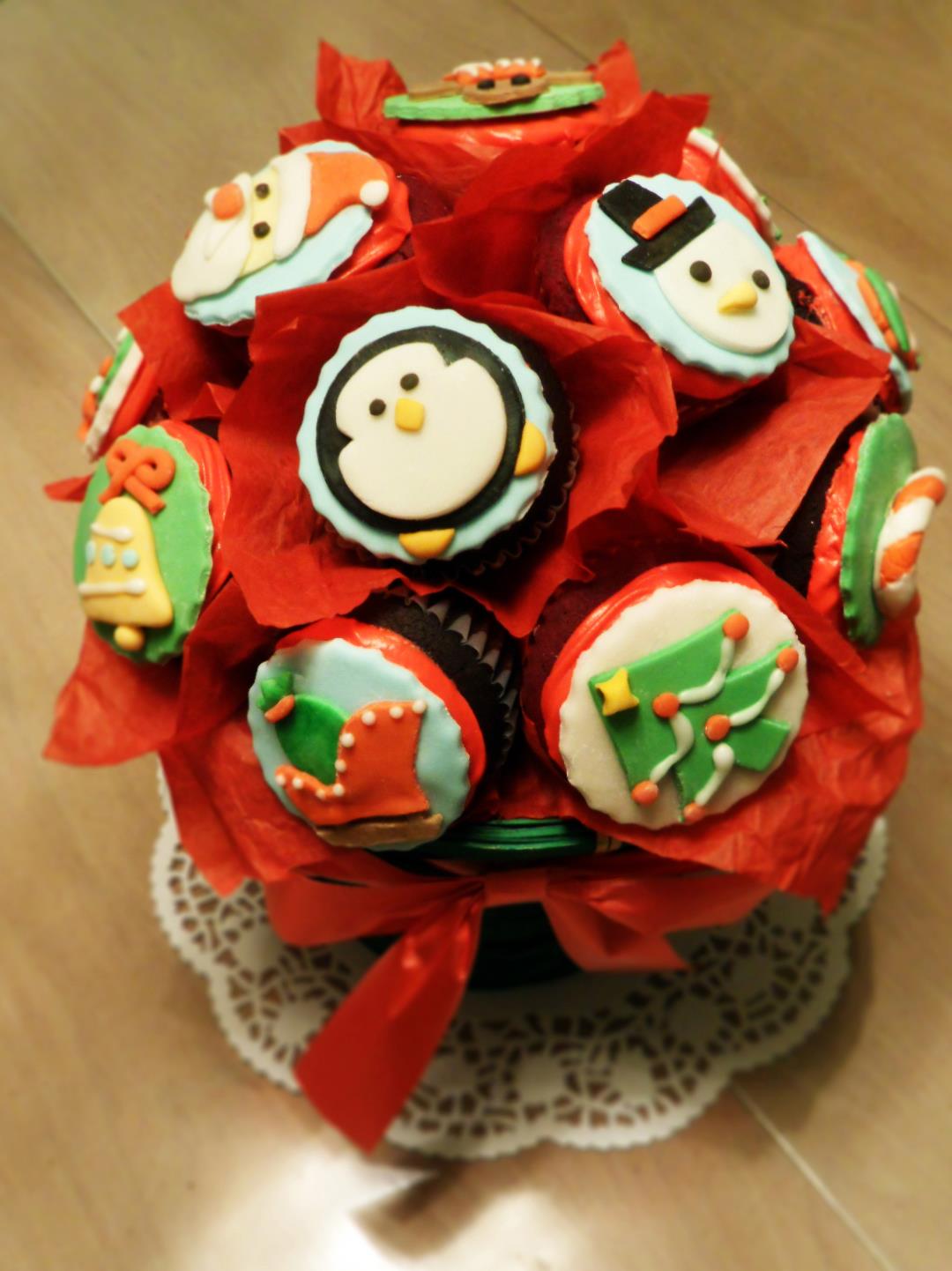 Sweetest Present to Give: Christmas Cupcakes Bouquet {Tutorial}