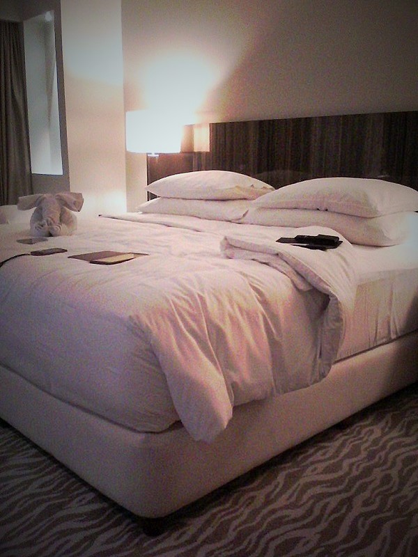 king bed at acacia hotel