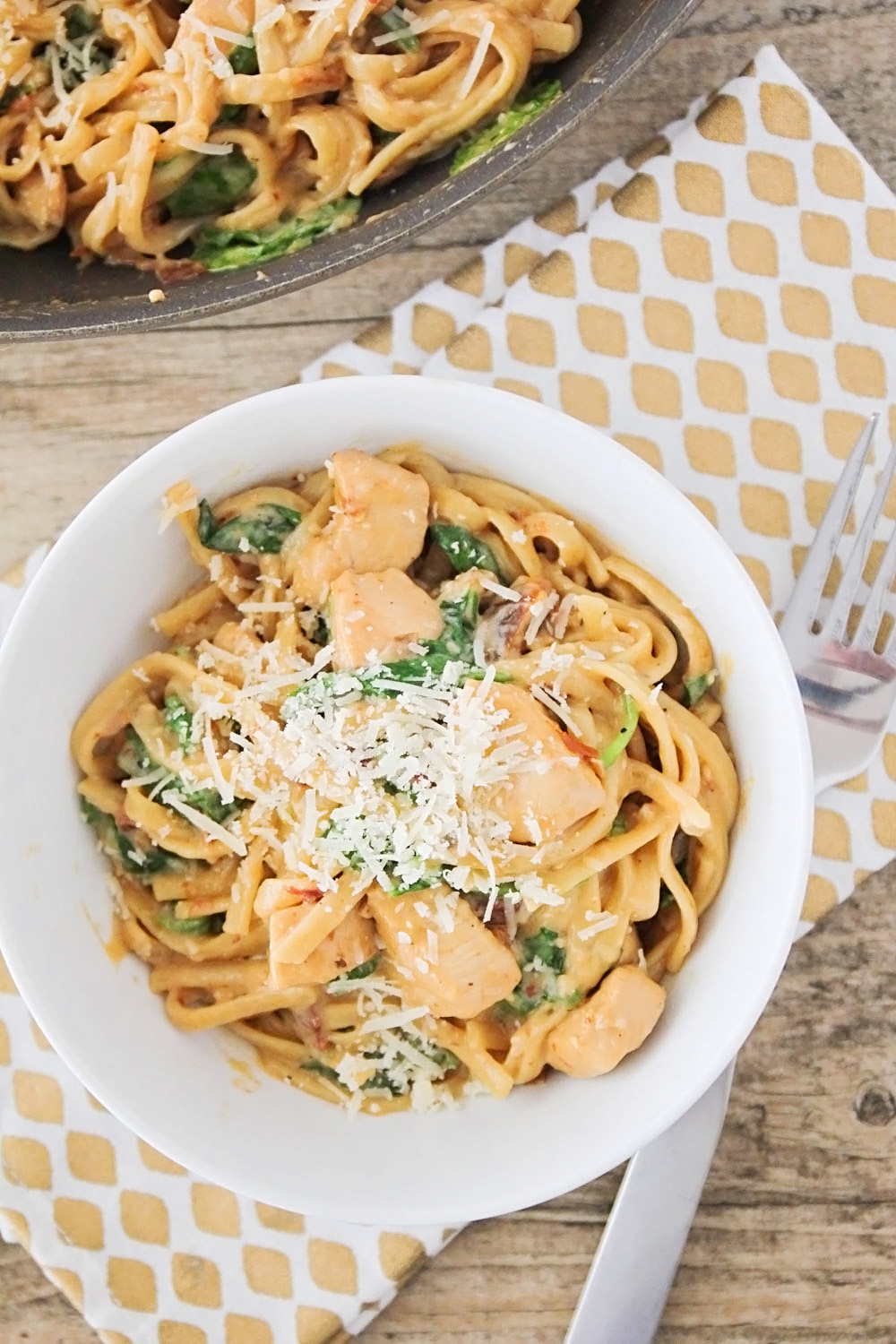This one pot chicken florentine pasta is so quick and easy to make, and so delicious! 