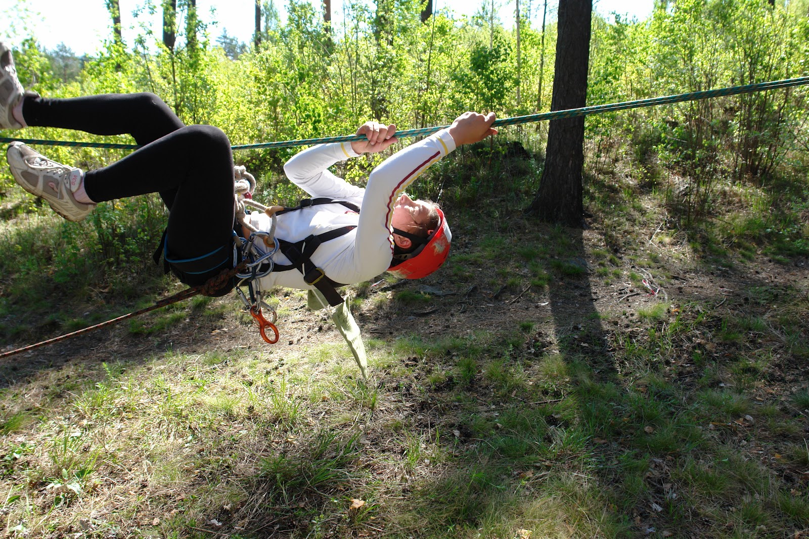 Гуру спортивный туризм. Навесная переправа туризм. Навеска спортивный туризм. Этап навесная переправа спортивный туризм. Переправа по веревке.