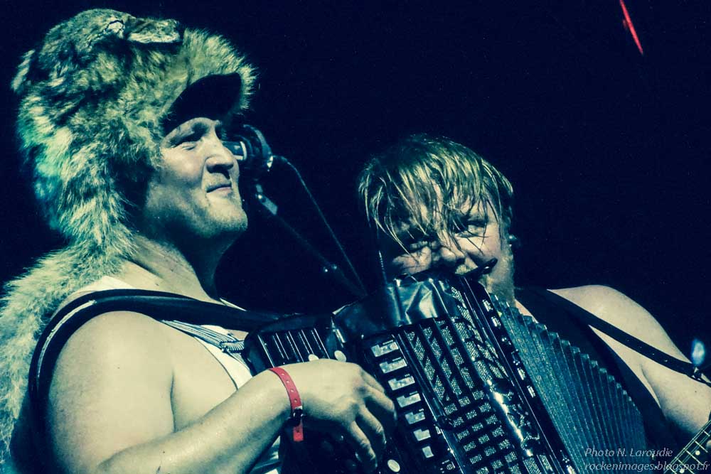 Steve N Seagulls Cover Led Zeppelin S Black Dog Steve N Seagulls Cover Led Zeppelin S Black Dog