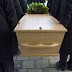 [Ελλάδα]Χαμός σε κηδεία: Έθαψαν και... ξέθαψαν τον νεκρό