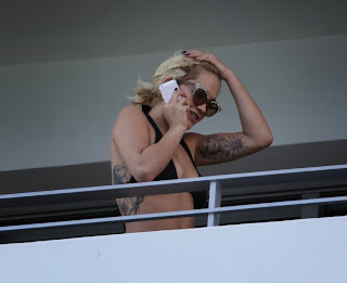 English: Rita Ora Bikini Miami Hotel Balcony