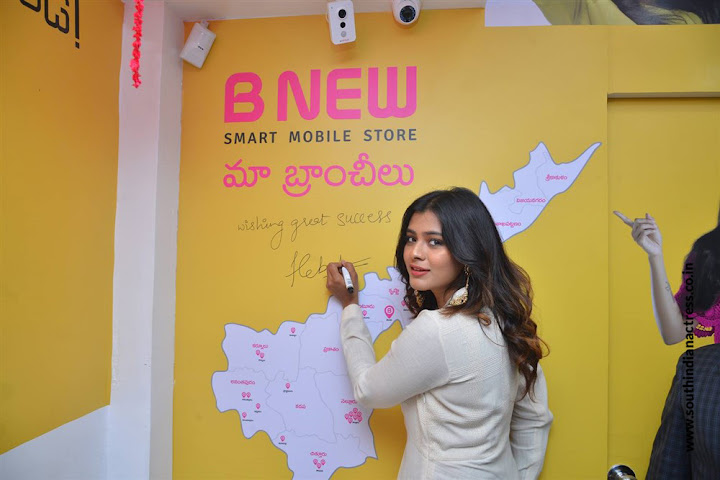 Hebah Patel launches B New Mobile Store at Tenali