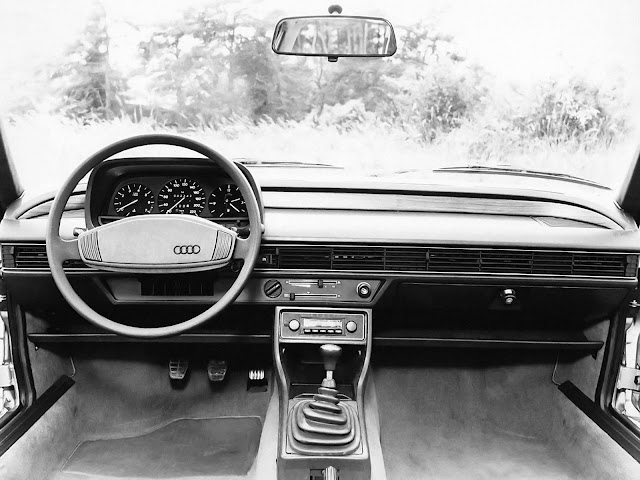 Audi 100 - segunda geração - interior