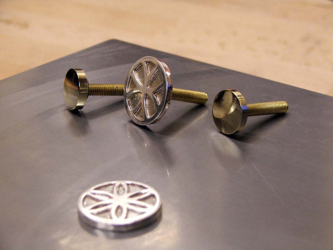 Handsaw maker: Medallions design and fittings.