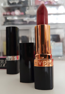 Avon True Colour Supreme Nourishing Lipstick in Crimson Dream