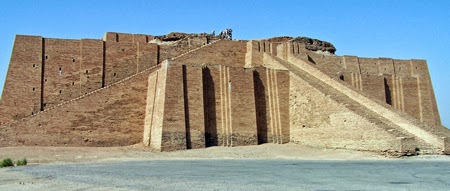 Great Ziggurat of Ur： a ruin of shrine at about the 21st century BC