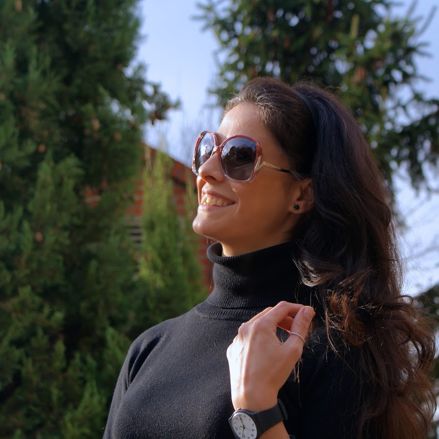 La Caprichossa, blog de moda, Look oficina con falda de flores