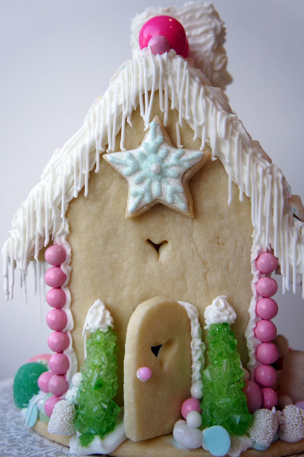 Askanam "Gingerbread" house