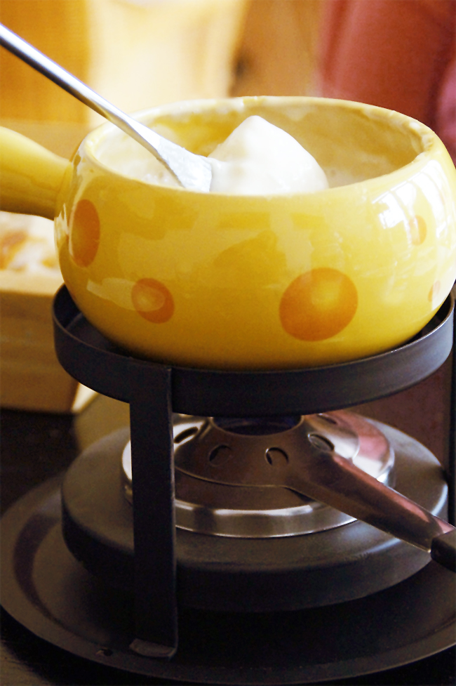 Fondo verde falso Convención Cómo hacer una buena fondue de queso en casa - El Monstruo de las Recetas