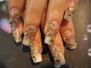Bridal Golden Glittery Nail Art
