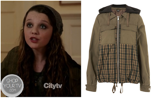 Dorrit Bradshaw (Stefania Owen) wears this plaid khaki army jacket in this ...