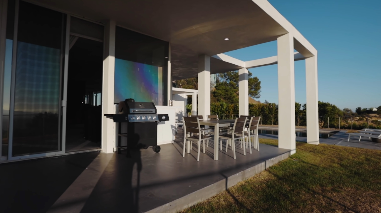 23 Photos vs. 400 Walker Dr, Beverly Hills Home Interior Design Tour