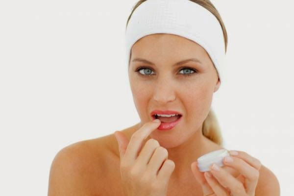 
Φυσικό lip balm με λάδι καρύδας 🥥 
