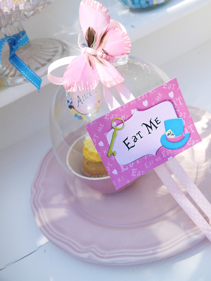 Alice in Wonderland Inspired "Un-Birthday" Tea Party food - BirdsParty.com