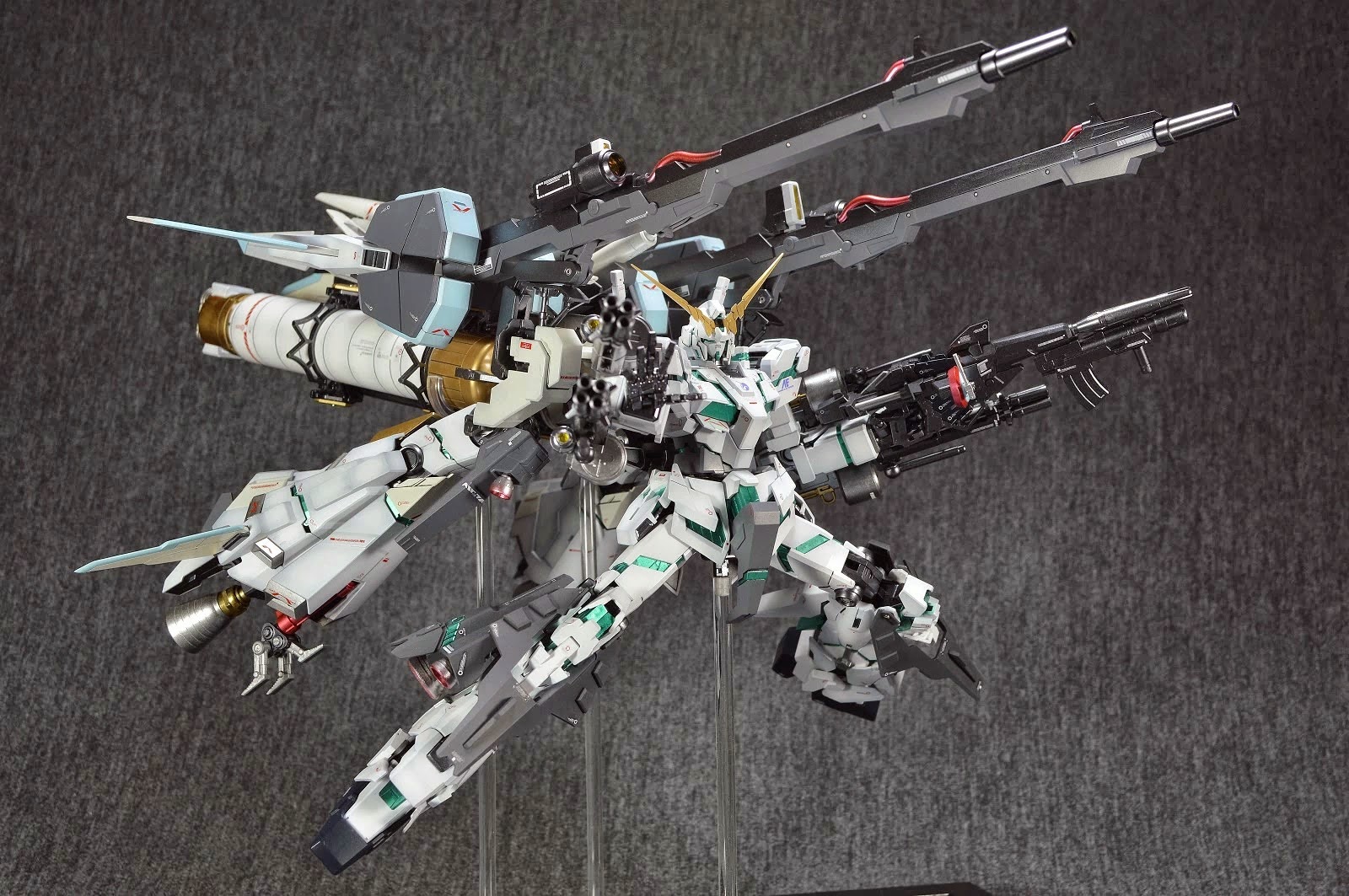 Custom Build: MG 1/100 Full Armor Unicorn Gundam with Diorama Part 2