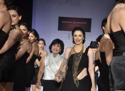 Nargis Bagheri in black dress - Nargis Bagheri walks the ramp for Mona Shroff LFW 2012 
