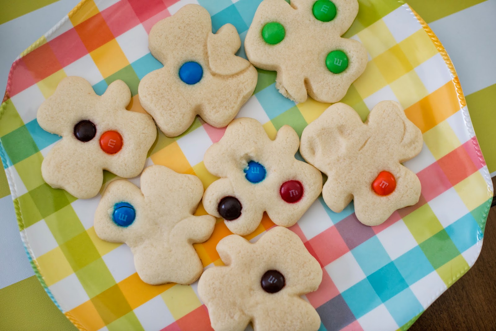 Saint Patrick's Day Kid Party Ideas--make sugar cookies and decorate with m&ms