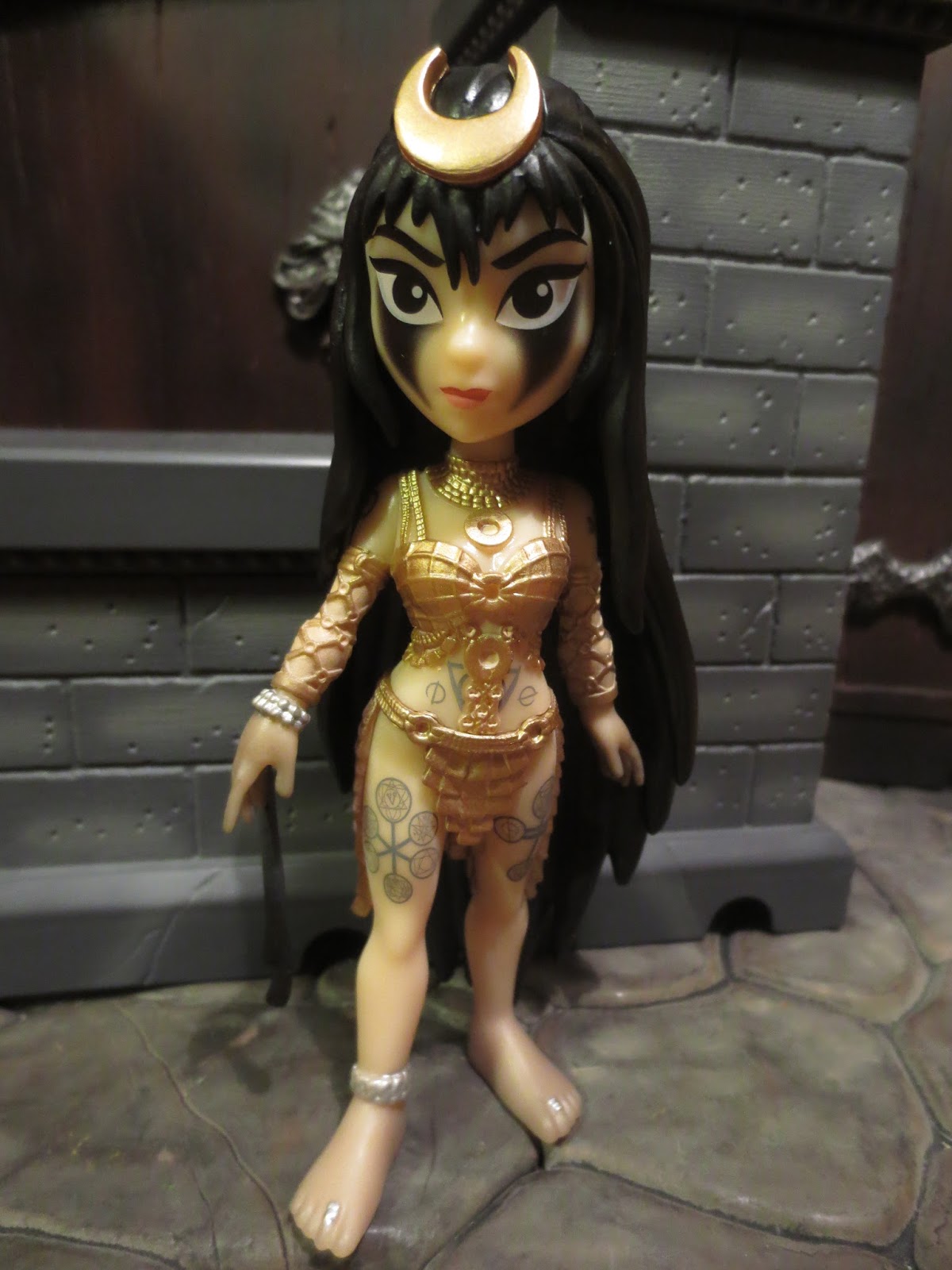 Action Figure Barbecue Statue Review Enchantress from DC Comics Rock