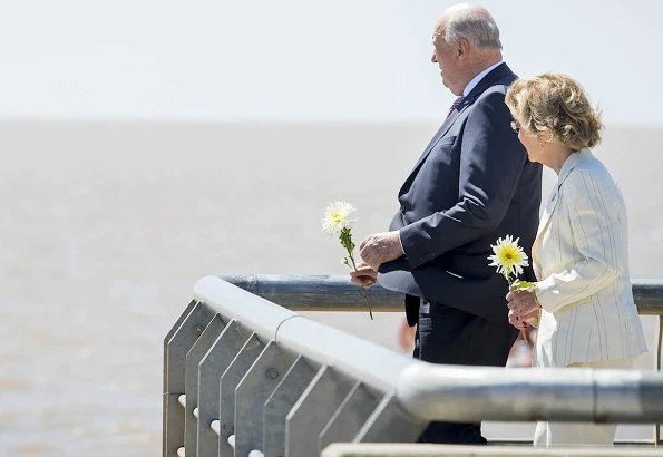 King Harald and Queen Sonja visited the Park of Memory in Plata River