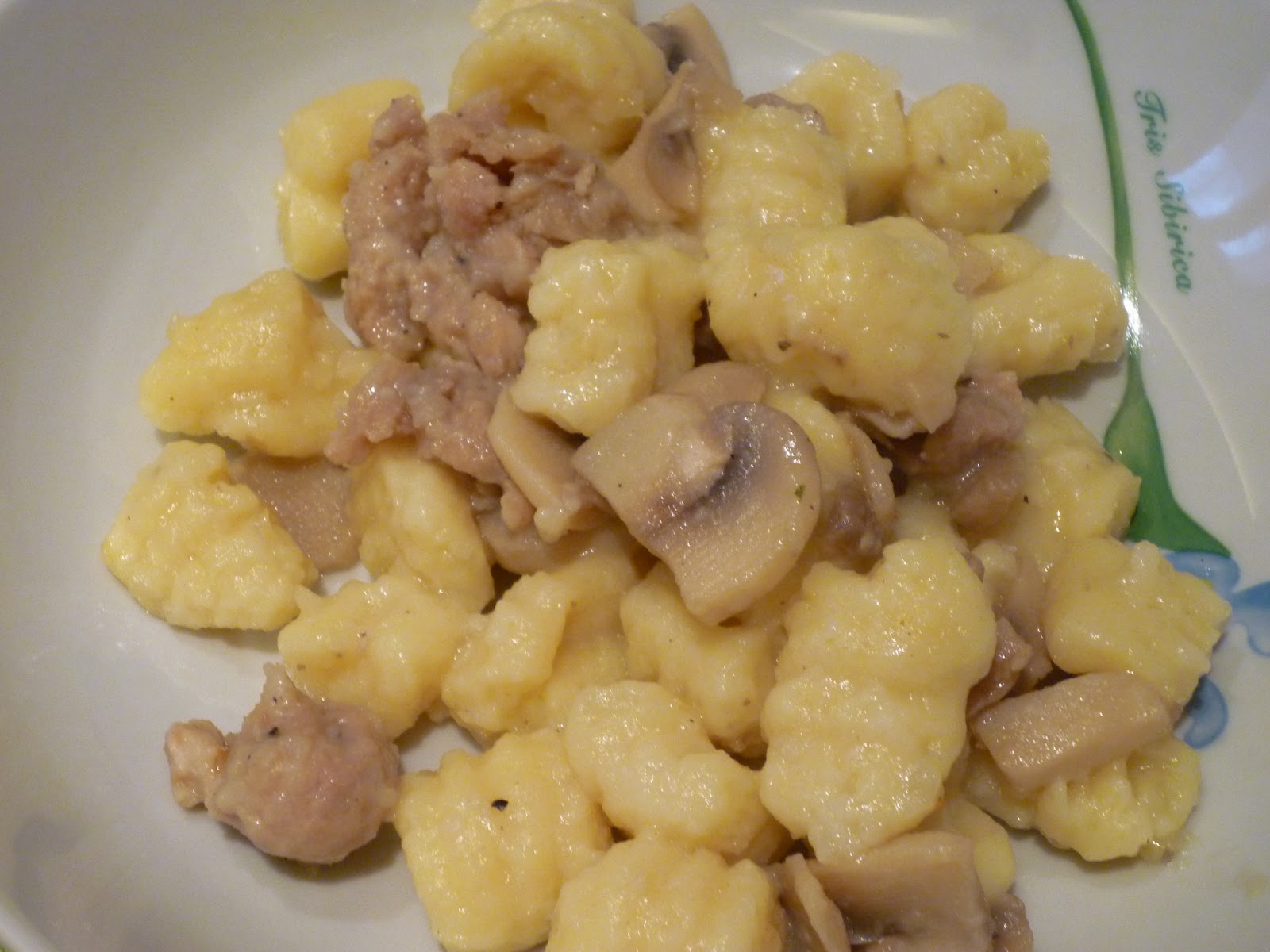 POTS & PANS Gnocchi di patate con champignon e salsiccia di pollo