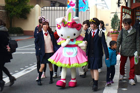 Hello Kitty Photo with Character at Universal Studios Japan