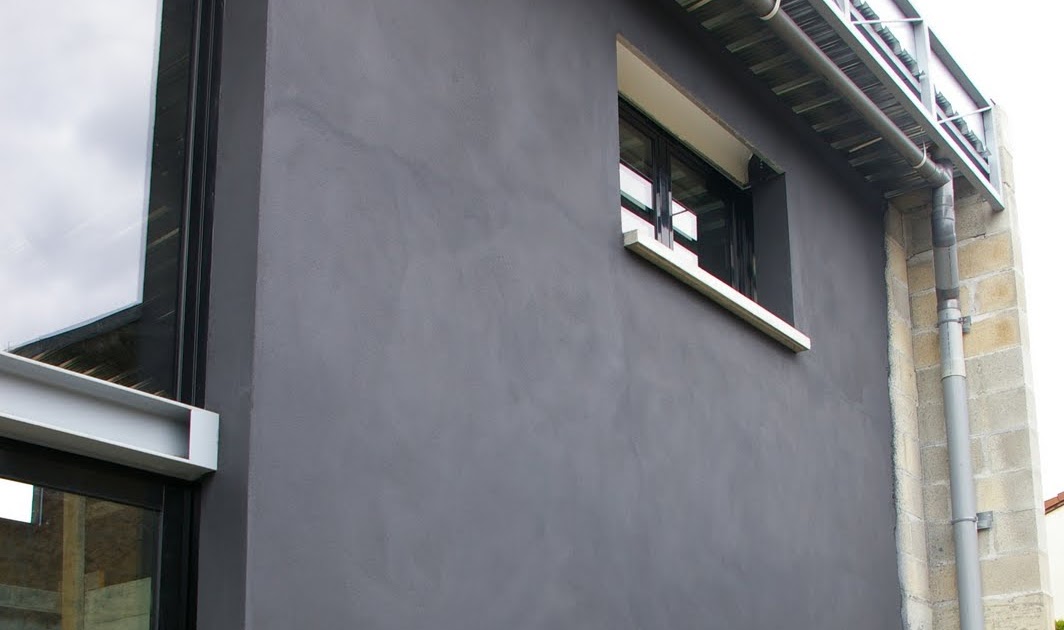 Maison "La Couture" Enduit taloché des deux façades.