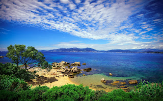 Hermosa isla francesa llamada Corsica con la costa de Porticcio