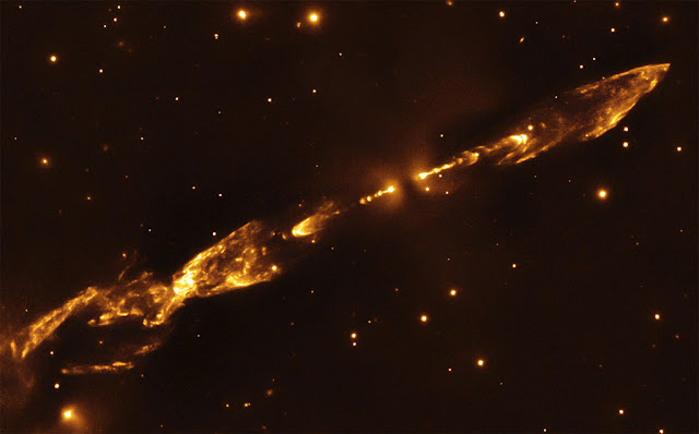 Herbig-Haro 212 - explosão de estrela recém nascida 