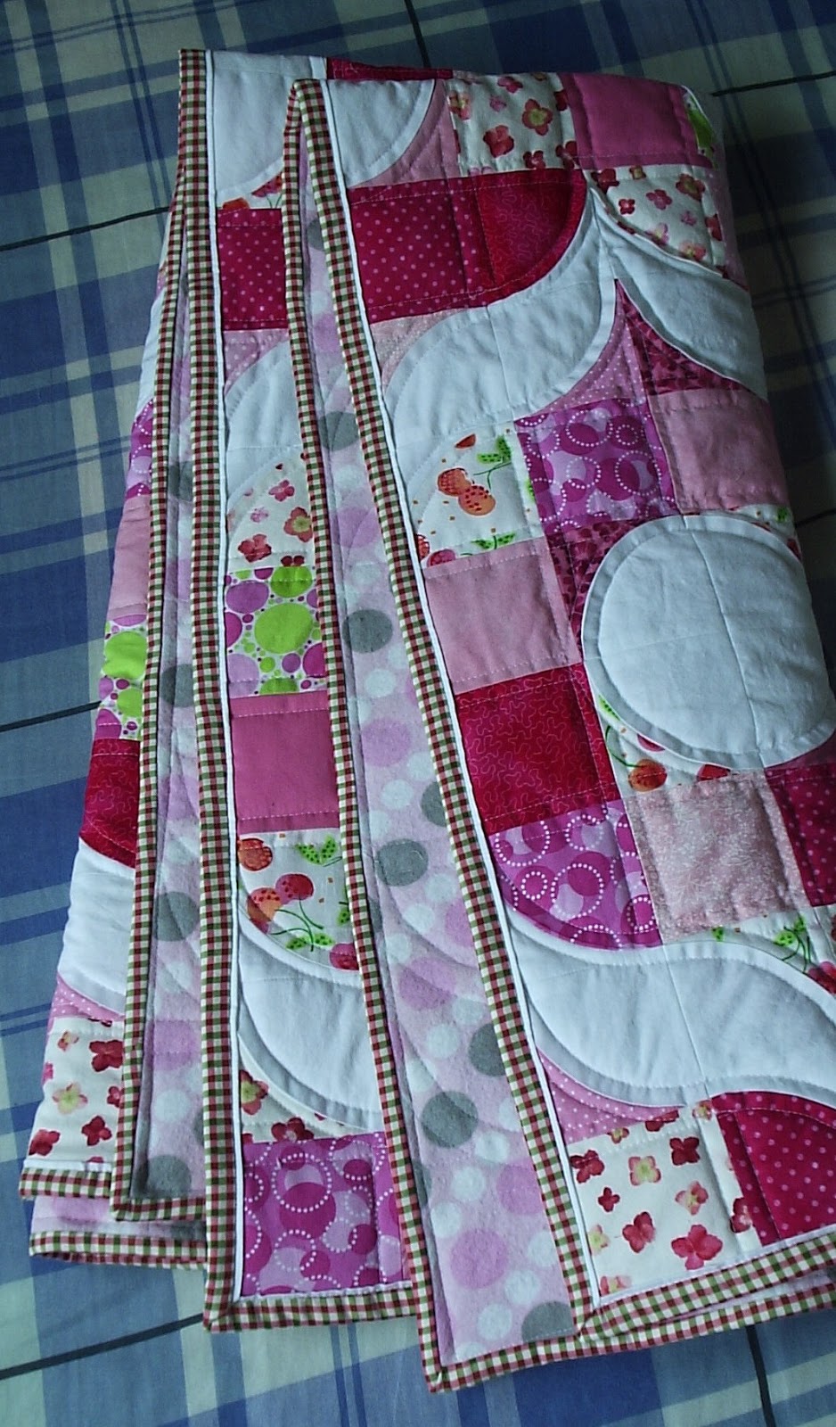 Sew Fresh Quilts Sew Retro, Baby! binding on and done...