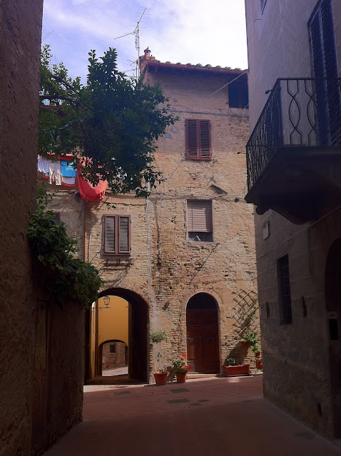 Tuscany - San Gimignano | A Little Further North