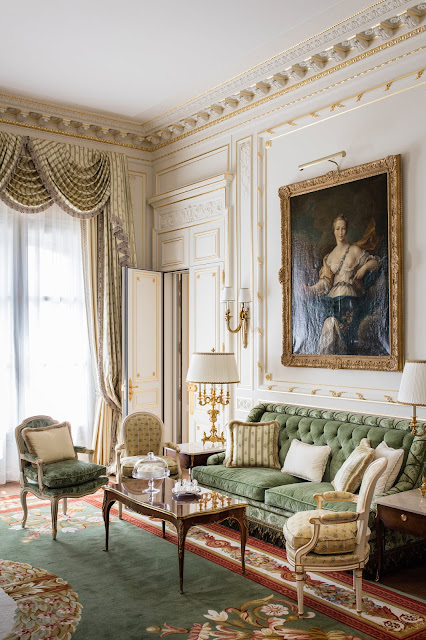 Breathtaking feminine romantic suite in renovated Ritz Paris