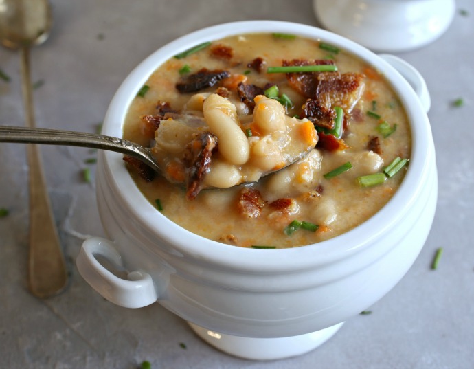 Recipe for a thick, creamy, bean and bacon stew.