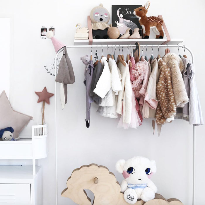 Clothes rack for children's rooms