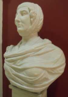 η προτομή της Μπουμπουλίνας στο Εθνικό και Ιστορικό Μουσείο της Αθήνας