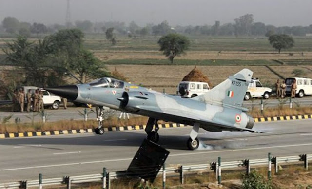 Jet Tempur Mirage 2000 Milik India Jatuh, Dua Pilot Tewas Jet Tempur Mirage 2000 Milik India Jatuh, Dua Pilot Tewas
