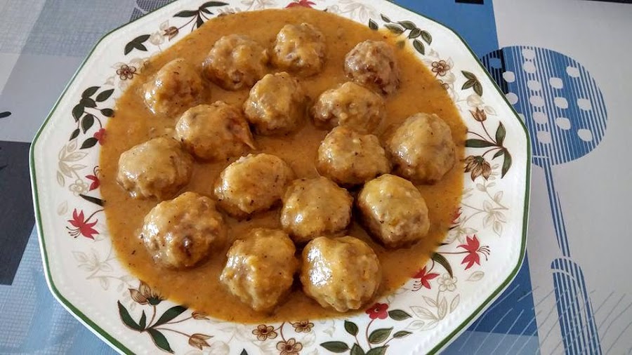 ALBONDIGAS-CON-SALSA-DE-CEBOLLA