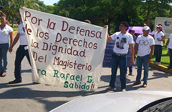 Maestros vs Líder; miles de profesores marchan por calles de Chetumal y Cancún; exigen renuncia de su líder; se recrudece la disidencia sindical