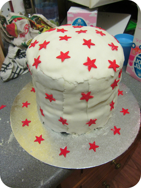 rainbow cake, white cake with red stars