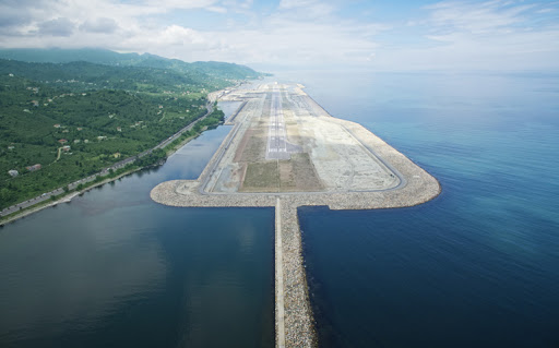 Avrupa'da deniz üzerine inşa edilen ilk hava limanı nerededir?
