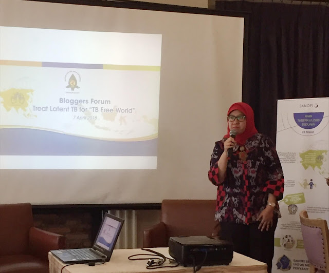 dr. Wahyuni Indawato, SpA(K) mengobati tuberculosis