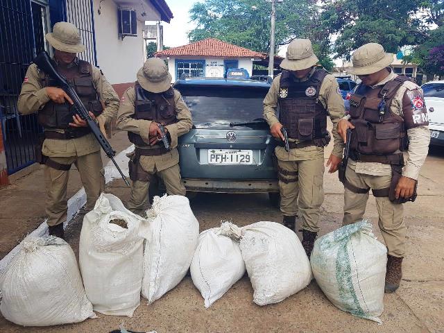 Polícia encontra mais de 65kg de maconha dentro de carro em Euclides da Cunha