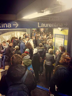 Folla sulla Metro B