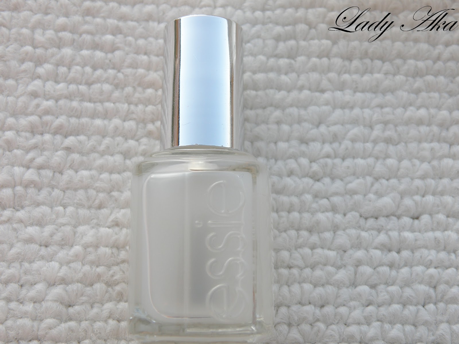 Lady Aka wita na blogu! Essie matte about you top coat!
