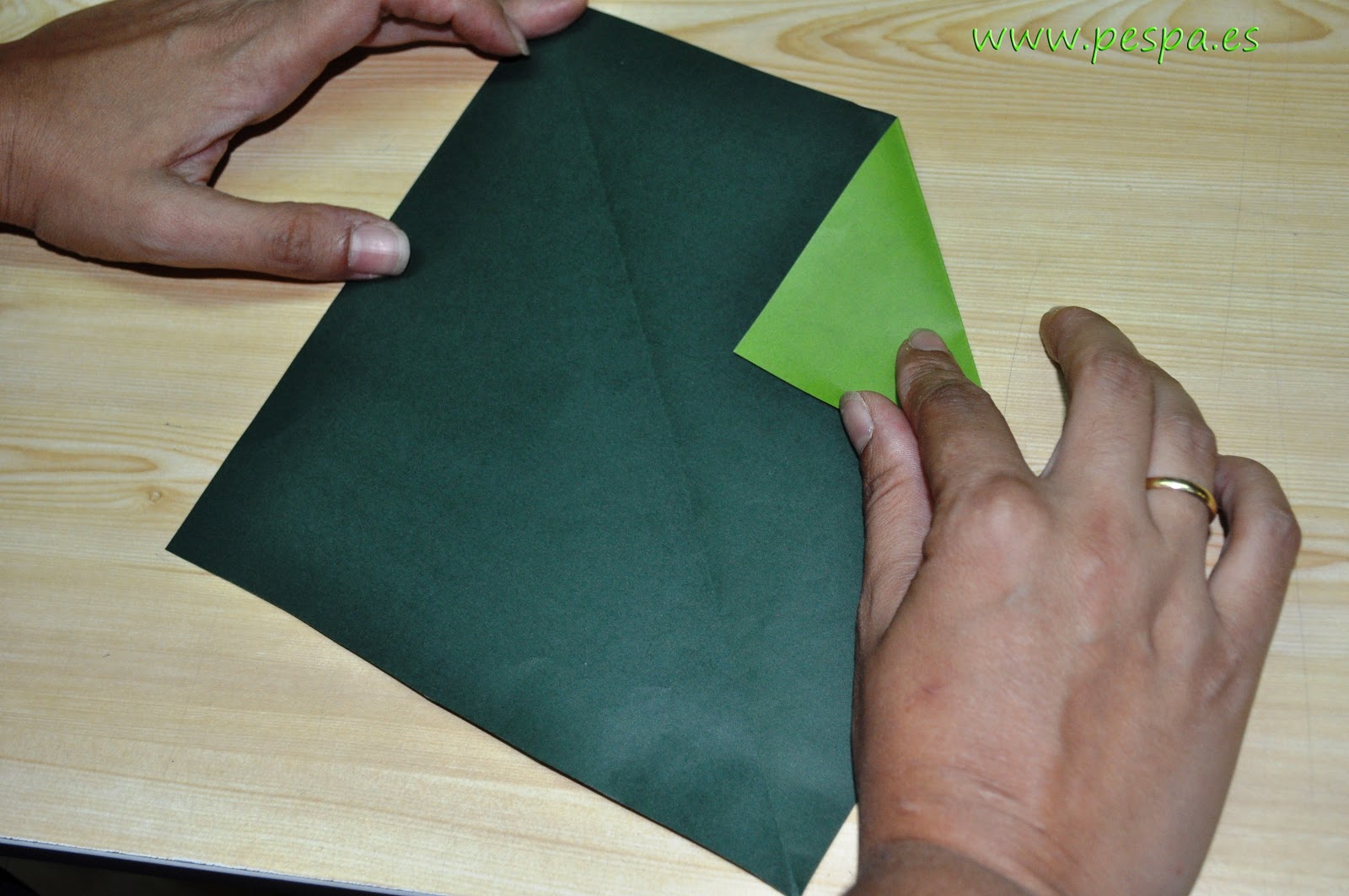 papel cortado para regalo