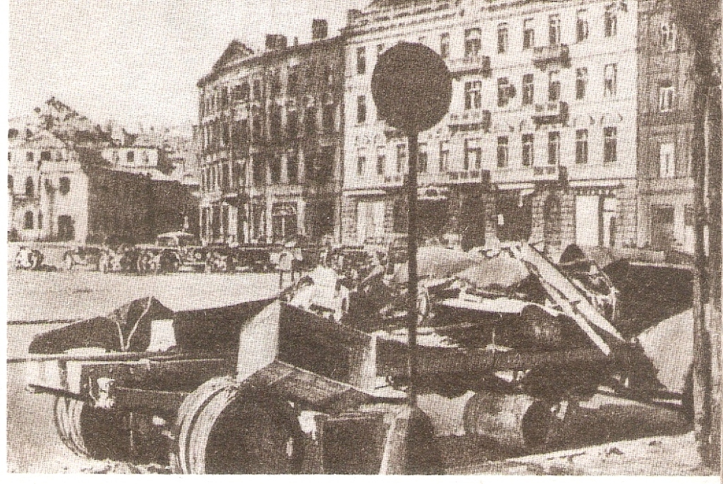 Warszawa W Październiku 1939 Była Miastem Grozy Opisz Wygląd Miasta Wczoraj i dziś...: Kapitulacja: Warszawa 1939-2017