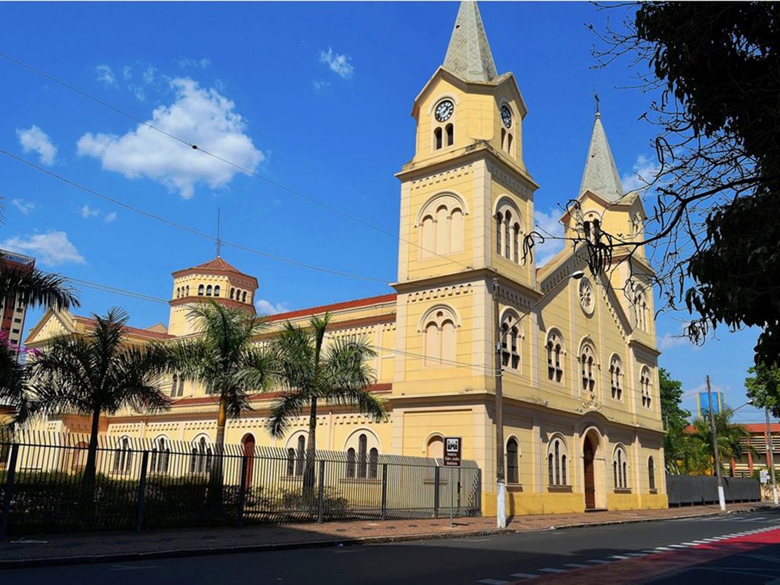 ORGULHO DE SER PAULISTA Os Túneis Secretos de Rio Claro O Maior Mistério Arqueológico Paulista ORGULHO DE SER PAULISTA Os Túneis Secretos de Rio Claro O Maior Mistério Arqueológico Paulista